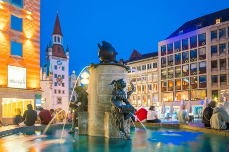Téléchargez les photos : Ancienne mairie de la place Marienplatz à Munich - en image libre de droit