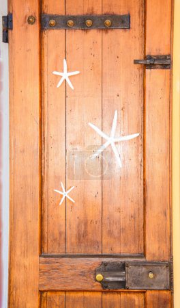 Téléchargez les photos : La vieille porte en bois - en image libre de droit