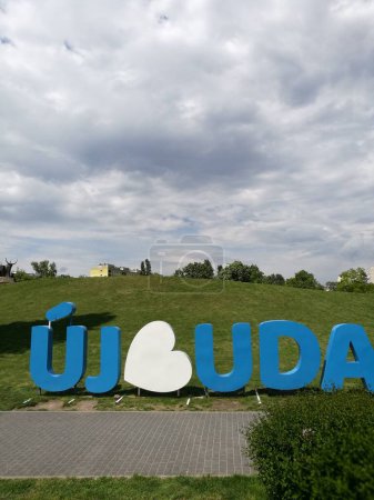 Téléchargez les photos : Inscription ujbuda dans le Bike park - en image libre de droit