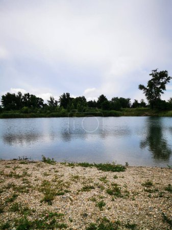 Téléchargez les photos : Un grand lac de Mlyi - en image libre de droit