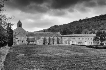 Téléchargez les photos : Abbaye Notre-Dame de Senanque en France - en image libre de droit