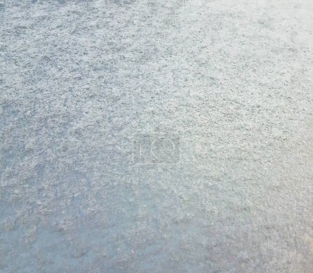 Foto de Textura nevada en la capucha de un coche - Imagen libre de derechos