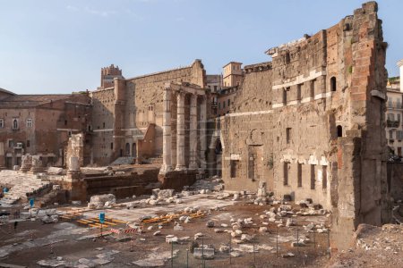 Téléchargez les photos : "Rome, Italie - 27 juin 2010 : Temple de Mars Ultore, Rome" - en image libre de droit