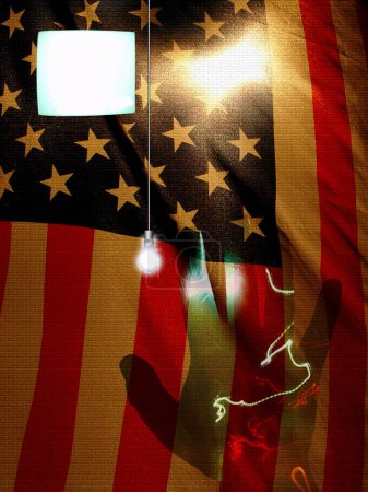 Foto de Bandera de EE.UU. con silueta de mano humana - Imagen libre de derechos
