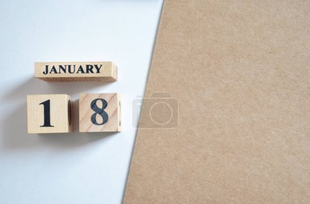 Téléchargez les photos : Calendrier en bois avec mois de janvier, concept de planification - en image libre de droit
