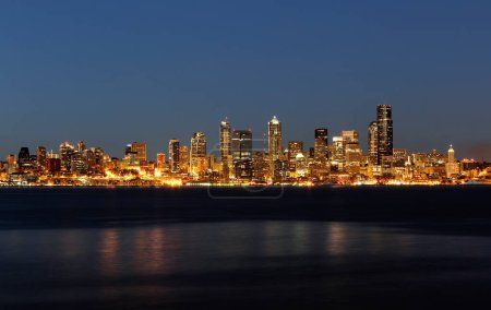 Téléchargez les photos : Skyline de Seattle Washington pendant la nuit - en image libre de droit