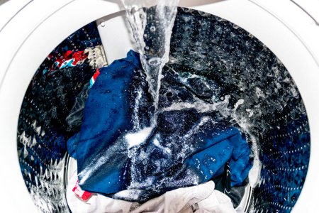 Téléchargez les photos : Vue intérieure de la machine à laver - en image libre de droit