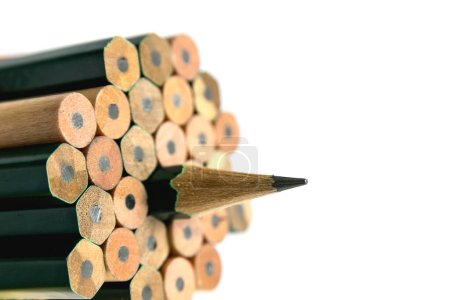 Téléchargez les photos : De nombreux crayons avec des bâtons pointus - en image libre de droit