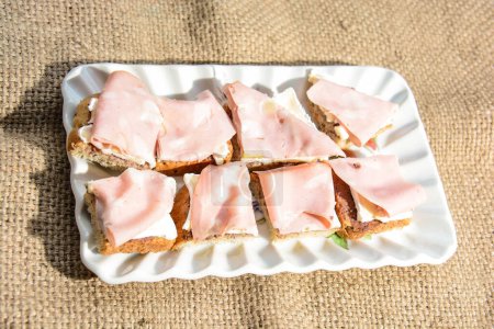 Téléchargez les photos : Vue rapprochée de délicieux apéritifs italiens - en image libre de droit