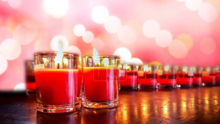 Téléchargez les photos : Beaucoup de bougies rouges - en image libre de droit
