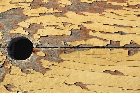Téléchargez les photos : Vieux panneau en bois peint en jaune - en image libre de droit