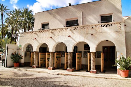 Foto de Antigua casa con ermita en el Huerto del Cura - Imagen libre de derechos