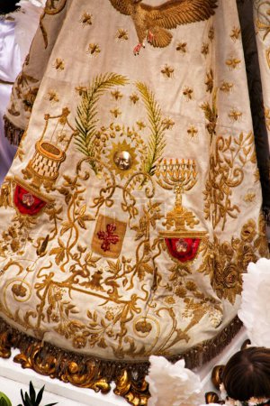 Téléchargez les photos : Manteau de la Vierge de l'Assomption à Elche - en image libre de droit