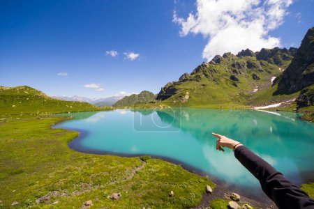 Téléchargez les photos : Alpine mountain lake landscape and view, blue beautiful and amazing lake panorama - en image libre de droit