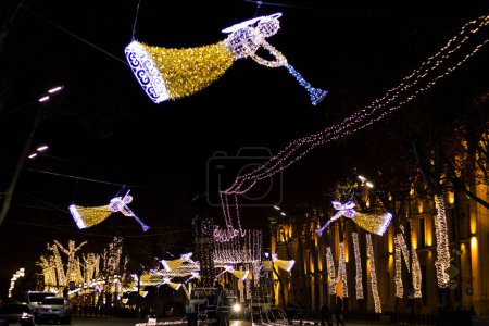 Téléchargez les photos : "Lumières de Noël dans la rue de Tbilissi, Géorgie" - en image libre de droit