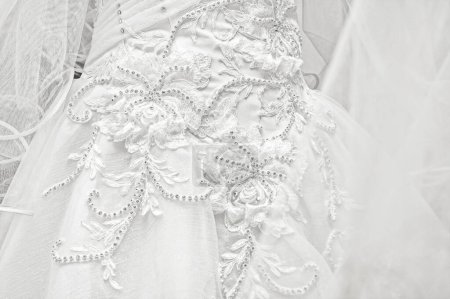 Téléchargez les photos : Robes de mariée dans un magasin de mariage, mode et style - en image libre de droit