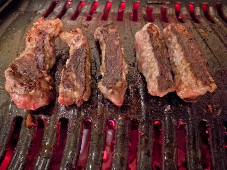 Téléchargez les photos : Superbe légendaire bœuf Wagyu grillé moyen rare - en image libre de droit