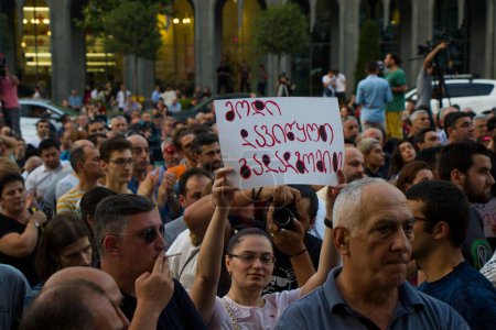 Téléchargez les photos : Manifestations géorgiennes devant le Parlement, également connues sous le nom de Nuit de Gavrilov ou manifestations anti-gouvernementales. Manifestations 2019 à saqartvelo - en image libre de droit