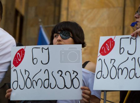 Téléchargez les photos : Manifestations géorgiennes devant le Parlement géorgien, également connu sous le nom de Nuit de Gavrilov ou manifestations anti-gouvernementales - en image libre de droit