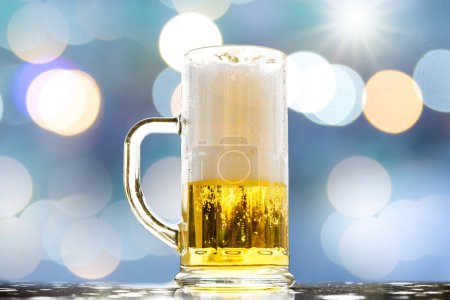 Téléchargez les photos : Bière bulles blanches dorées
. - en image libre de droit