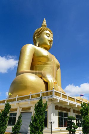 Foto de Buda, la estatua más grande del mundo - Imagen libre de derechos