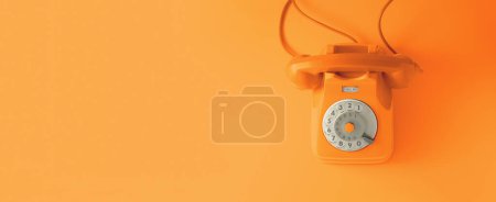 Téléchargez les photos : Un téléphone orange cadran vintage. - en image libre de droit