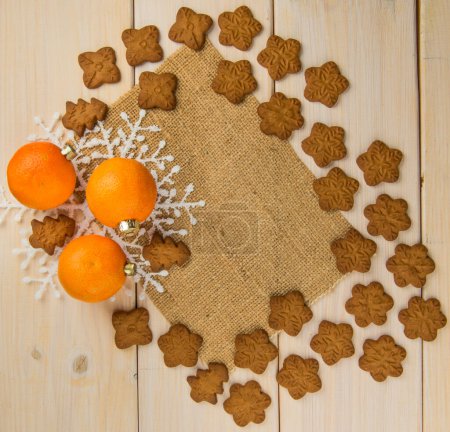 Téléchargez les photos : "Mandarines de Noël ou du Nouvel An et biscuits au pain d'épice" - en image libre de droit