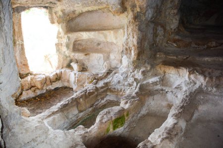 Téléchargez les photos : Fouilles archéologiques, catacombes et grottes - en image libre de droit