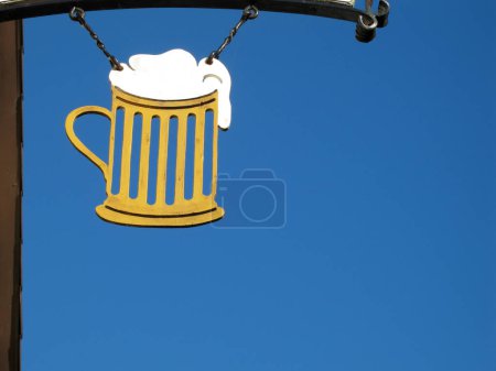 Foto de "Señal de posada, taza de cerveza - Imagen libre de derechos