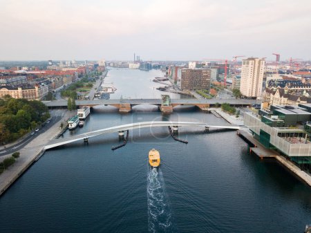 Foto de Dos puentes Langebro y Lille Langebro en Copenhague, Dinamarca - Imagen libre de derechos