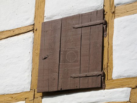 Téléchargez les photos : Vieille porte en bois, trappe - en image libre de droit
