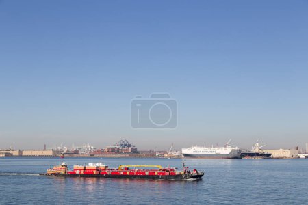 Téléchargez les photos : Barge pétrolière au port de Bayonne, New Jersey - en image libre de droit