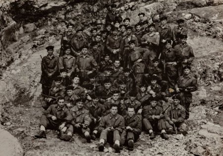 Téléchargez les photos : Groupe de soldats, photo vintage - en image libre de droit