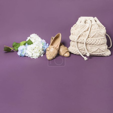 Foto de Zapatos de mujer y bolso de algodón aislado - Imagen libre de derechos
