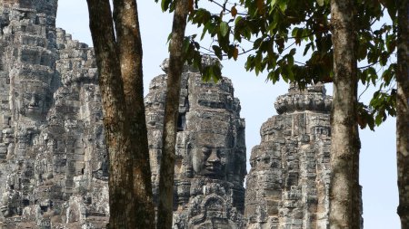 Foto de Angkor Thom templo vista de fondo - Imagen libre de derechos