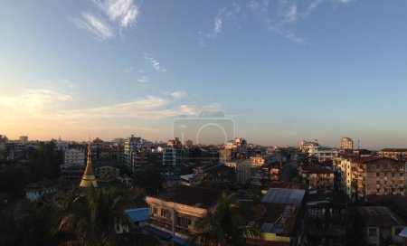 Téléchargez les photos : Yangon ville vue arrière-plan - en image libre de droit