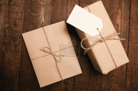 Téléchargez les photos : Gift for the holiday with an envelope - en image libre de droit