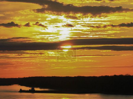 Téléchargez les photos : Coucher de soleil doré vue panoramique - en image libre de droit