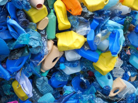 Téléchargez les photos : "Bouteilles en plastique déchets pour recyclage vue rapprochée" - en image libre de droit