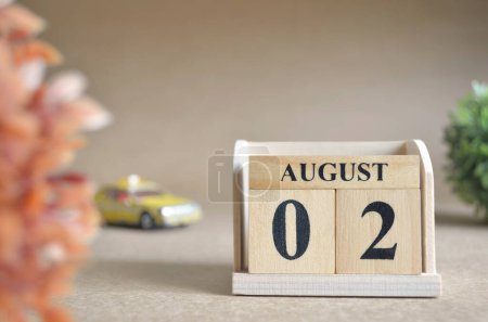 Foto de "primer plano del calendario de bloques de madera con 2 de agosto." - Imagen libre de derechos