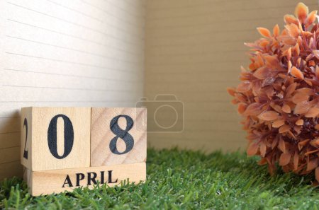 Téléchargez les photos : Calendrier en bois avec mois d'avril, concept de planification - en image libre de droit