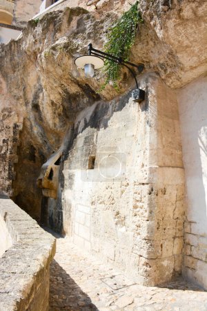 Téléchargez les photos : Sassi di Matera sont deux quartiers (Sasso Caveoso et Sasso Barisano) de la ville italienne de Matera, Basilicate, bien connu pour leurs anciennes grottes habitées depuis la période paléolithique. - en image libre de droit