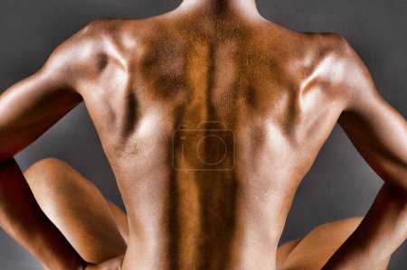 Téléchargez les photos : "Vue arrière de sexy afro-américaine femme nue" - en image libre de droit