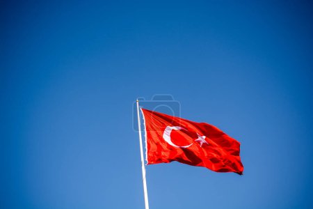 Foto de Bandera nacional turca en vista - Imagen libre de derechos