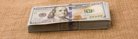 Téléchargez les photos : "Paquet de billets en dollars américains
" - en image libre de droit