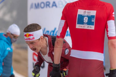 Téléchargez les photos : BONNET Rmi SUI et ALZER Anton GER dans la ligne d'arrivée ISMF WC Championships Comapedrosa Andorre 2021 - en image libre de droit