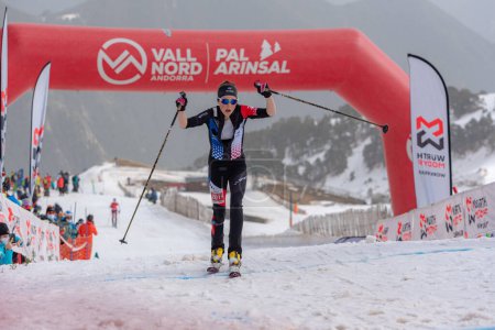 Foto de "GACHET MOLLARET Axelle FRA en la línea de meta Campeonato ISMF WC Comapedrosa Andorra 2021 Vertical Race." - Imagen libre de derechos