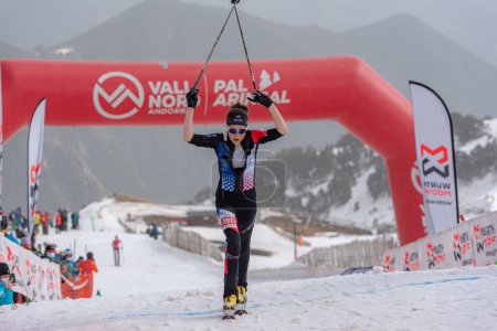 Foto de "GACHET MOLLARET Axelle FRA en la línea de meta Campeonato ISMF WC Comapedrosa Andorra 2021 Vertical Race." - Imagen libre de derechos