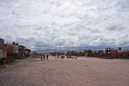 Téléchargez les photos : Cimetière ferroviaire, trains abandonnés, Salar de Uyuni, Bolivie, Amérique du Sud - en image libre de droit