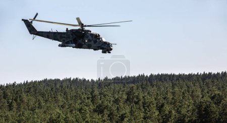 Foto de "helicóptero militar Mi-24 (Hind
)" - Imagen libre de derechos